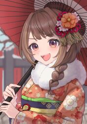  1girl absurdres bare_tree blurry blurry_background braid brown_hair day floral_print floral_print_kimono fur-trimmed_kimono fur_trim gradient_eyes hair_ornament hair_over_shoulder halftone highres holding holding_umbrella japanese_clothes kanzashi kimono long_hair multicolored_eyes multicolored_hair new_year oil-paper_umbrella open_mouth orange_kimono orange_streaks outdoors print_kimono red_umbrella sendo_yuuhi shippou_(pattern) single_braid smile snow solo streaked_hair tree umbrella upper_body v-shaped_eyebrows violet_eyes virtual_youtuber vspo! y3_(user_heyx5852) yellow_eyes 