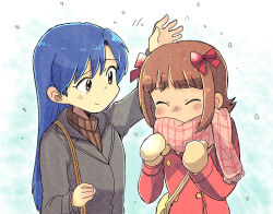  2girls amami_haruka arm_up black_coat blue_hair bow brown_eyes brown_hair closed_eyes coat commentary_request hair_bow idolmaster idolmaster_(classic) kisaragi_chihaya long_hair looking_at_another multiple_girls multiple_hair_bows pink_scarf raised_inner_eyebrows red_bow red_coat scarf short_hair snowing tsubobot upper_body winter_clothes 
