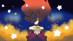  1girl animal_ears asymmetrical_bangs bare_shoulders black_bow blue_dress blue_flower blue_hat blue_rose bow bowler_hat bright_pupils brown_hair detached_collar dress fascinator floating_hair flower fur_collar hair_over_one_eye hat hat_flower holding_statuette horse_ears horse_girl limbus_company long_hair looking_at_viewer mili_(band) off-shoulder_dress off_shoulder one_eye_covered one_of_agnes_digital project_moon red_sleeves rice_shower_(rosy_dreams)_(umamusume) rice_shower_(umamusume) rose simple_background smile solo star-shaped_pupils star_(symbol) statuette straight-on symbol-shaped_pupils tilted_headwear umamusume upper_body violet_eyes white_pupils 