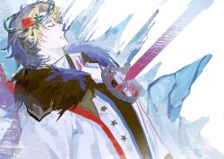  1boy absurdres black_vest blonde_hair blood blood_on_weapon chinese_commentary closed_eyes closed_mouth coat collared_shirt commentary_request crown curtained_hair flower flower_wreath from_side fur-trimmed_coat fur_trim head_wreath highres ice icicle imminent_stabbing lars_rorschach lars_rorschach_(godheim) long_sleeves lovebrush_chronicles lying male_focus object_on_chest on_back parted_bangs pointed_crown profile red_flower shirt short_hair simple_background solo sumidainxin sword unworn_crown vest weapon white_background white_coat white_shirt 