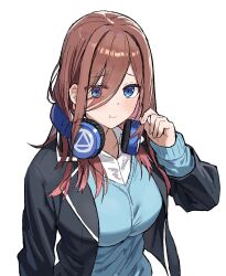  1girl black_jacket blue_cardigan blue_eyes breasts brown_hair cardigan commentary_request eyes_visible_through_hair go-toubun_no_hanayome hand_on_own_face headphones headphones_around_neck highres jacket large_breasts long_hair looking_at_viewer nakano_miku pout puteme shirt solo white_shirt 