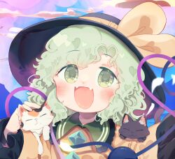  1girl animal_on_shoulder black_cat black_hat blush bow buttons calico_(pattern) calico_cat cat collared_shirt commentary_request diamond_button eyeball fangs frilled_shirt_collar frilled_sleeves frills green_hair hat hat_bow heart heart_in_eye heart_of_string komeiji_koishi long_sleeves looking_at_viewer open_mouth shirt skin_fangs smile solo symbol_in_eye third_eye toroid_(621997) touhou yellow_bow yellow_shirt 