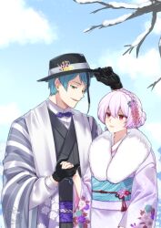  1boy 1girl bare_tree black_kimono blue_hair coat green_eyes grey_haori hat hetero heterochromia highres holding_hands jade_leech jade_leech_(new_year's_attire) japanese_clothes kimono looking_at_another nurun_najwah outdoors pink_hair purple_kimono red_eyes sharp_teeth short_hair snow snowing teeth tree twisted_wonderland upper_body yellow_eyes yuu_(twisted_wonderland) 