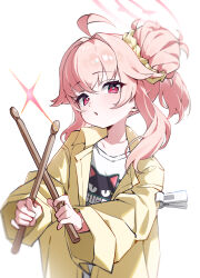  1girl absurdres ahoge blue_archive chinese_commentary commentary_request drumsticks hair_bun halo highres holding holding_drumsticks jacket logo_print long_hair looking_at_viewer natsu_(band)_(blue_archive) natsu_(blue_archive) official_alternate_costume open_clothes open_jacket pink_eyes pink_hair pink_halo print_shirt scrunchie shanqianqian_377 shirt simple_background single_side_bun solo upper_body white_background white_shirt yellow_scrunchie 