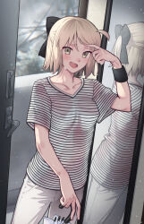  1girl absurdres ahoge blonde_hair blush bow breasts commentary_request fate/grand_order fate_(series) hair_bow highres koha-ace looking_at_viewer medium_breasts mitsurugi_sugar okita_souji_(fate) okita_souji_(koha-ace) open_mouth short_hair short_sleeves smile solo yellow_eyes 