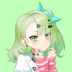  1girl aqua_nails arm_warmers bandaid bandaid_hair_ornament closed_mouth commentary_request double_finger_heart earrings finger_heart green_background green_eyes green_hair hair_ornament heart heart_hair_ornament jewelry looking_at_viewer multiple_hair_clips multiple_rings musical_note_earrings necktie pink_arm_warmers portrait red_necktie ring shirt solo spark_(spark845) striped_arm_warmers sunna_(zenless_zone_zero) white_shirt zenless_zone_zero 