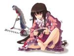  angry barefoot black_hair brown_hair clenched_teeth feet hat houraisan_kaguya long_hair multiple_girls neet nerugal playing playing_games playstation_portable psp silver_hair simple_background sitting toes touhou vacuum_cleaner very_long_hair white_background yagokoro_eirin 