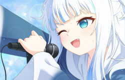  1girl :d audio_cable blue_background blue_eyes blue_hair blue_hoodie blunt_bangs blush commentary english_commentary fang gawr_gura hololive hololive_english hood hood_down hoodie long_hair long_sleeves looking_ahead microphone microphone_stand multicolored_hair one_eye_closed outstretched_arm sidelocks singing smile solo streaked_hair ugaaaa1 upper_body virtual_youtuber white_hair wide_sleeves 