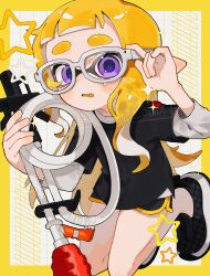  1girl black_shirt black_shoes blonde_hair border commentary_request dolphin_shorts goo_tuber_(splatoon) grid_background highres holding holding_weapon inkling inkling_girl inkling_player_character long_hair open_mouth outside_border pointy_ears sabata_saba shirt shoes shorts solo sparkle splatoon_(series) splatoon_3 star_(symbol) sweat tentacle_hair thick_eyebrows violet_eyes wavy_mouth weapon yellow_border yellow_trim 