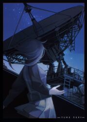  1girl ahoge black_sweater commentary copyright_name cowboy_shot from_side grey_hair grey_sweater_vest highres in-universe_location madproject6 medium_hair night plaid_clothes plaid_sweater_vest plaid_vest satellite_dish skirt sky solo star_(sky) starry_sky sweater sweater_vest untranslatable_commentary urotsuki vest white_skirt wind yume_2kki 