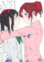  2girls alternate_hairstyle anger_vein arms_around_neck black_hair blue_bow blue_bowtie blue_skirt blush borrowed_accessory borrowed_clothes bow bowtie cardigan closed_mouth commentary_request green_bow green_bowtie hair_bow hair_up highres long_sleeves love_live! love_live!_school_idol_project multiple_girls nishikino_maki otonokizaka_school_uniform pink_cardigan red_bow red_eyes red_hair school_uniform shirt signature skirt speech_bubble surfacedxxc translation_request twintails violet_eyes white_shirt yazawa_nico yuri 