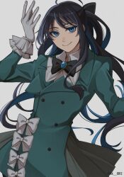  1girl ado_(utaite) black_bow black_bowtie black_hair blue_eyes blue_hair bow bowtie chando_(ado) closed_mouth coat colored_inner_hair commentary gloves green_coat grey_background half_updo highres keeko_(kk_0012) long_hair mole mole_under_eye multicolored_hair simple_background solo untranslatable_commentary utaite white_bow white_gloves 