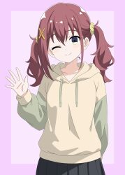  1girl black_skirt commentary_request furutachi_kurea hair_ornament hibi_wa_sugiredo_meshi_umashi highres hood hoodie jin_1116 multiple_hair_clips one_eye_closed red_hair simple_background skirt smile solo twintails waving x_hair_ornament yellow_hoodie 