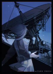  1girl ahoge black_sweater commentary copyright_name cowboy_shot from_side grey_hair grey_sweater_vest highres in-universe_location madproject6 medium_hair night plaid_clothes plaid_sweater_vest plaid_vest revision satellite_dish skirt sky solo star_(sky) starry_sky sweater sweater_vest untranslatable_commentary urotsuki vest white_skirt wind yume_2kki 