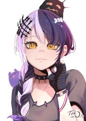  1girl adversarial_noise artist_name black_choker black_gloves black_shirt braid choker closed_mouth commentary fingerless_gloves gloves grey_hair highres hololive hololive_english multicolored_hair purple_hair shiori_novella shirt simple_background split-color_hair takodachi_(ninomae_ina'nis) takomonty two-tone_hair virtual_youtuber white_background yellow_eyes yorick_(shiori_novella) 