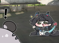  ! 2girls :d arknights arknights:_endfield beleullin black_hair blush_stickers chen_qianyu_(arknights) chibi chibi_only commentary dragon_girl dragon_horns dragon_tail game_screenshot_background hand_up highres horns multiple_girls on_floor open_mouth screenshot_background smile star_(symbol) tail tail_wagging tangtang_(arknights) v-shaped_eyebrows 
