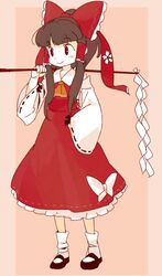  bow brown_eyes brown_hair detached_sleeves hair_bow hair_tubes hakurei_reimu miko smile solo tcmk touhou 