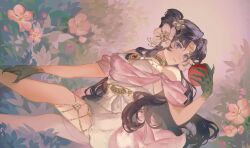  1girl anjo_nala anjo_nala_(forbidden_fruit) apple bare_legs bare_shoulders black_hair breasts commentary dress feet_out_of_frame flower food fruit gloves green_gloves grin hair_flower hair_ornament hand_on_own_leg hand_up highres holding holding_food holding_fruit iji_(ijimeiji) long_hair looking_at_food medium_breasts pink_background pink_flower plant reverse:1999 short_dress sitting smile solo turning_head violet_eyes white_dress 