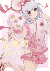 1girl absurdres bracelet closed_mouth cotton_candy detached_leggings fif_(granblue_fantasy) flat_chest food granblue_fantasy grey_hair hair_ornament hairband hairclip heart highres holding holding_food japanese_clothes jewelry kimono looking_at_viewer lucio_(granblue_fantasy) pigking_luneth pink_kimono pink_shirt post_guild_war_celebration red_eyes sandals shawl shirt short_kimono sidelocks sleeveless sleeveless_kimono smile solo tongue tongue_out vepar_(granblue_fantasy) vikala_(granblue_fantasy) vikala_(yukata)_(granblue_fantasy) 
