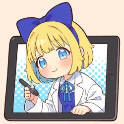  1girl assistant_(onyhakase) blonde_hair blue_bow blue_dress blue_eyes blue_hair blue_hairband blue_ribbon blush bow bow_hairband closed_mouth coat collared_shirt colored_inner_hair commentary_request dress hair_bow hairband holding holding_stylus lab_coat multicolored_hair neck_ribbon onyhakase original pinafore_dress ribbon rounded_collar shirt short_hair simple_background sleeveless sleeveless_dress smile solo stylus tablet_pc through_medium through_screen two-tone_hair white_coat white_shirt 