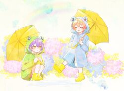  2boys aged_down animal_hood blonde_hair blue_raincoat blue_streaks blush boots child closed_eyes coat commentary flower frog_hood full_body green_coat highres holding holding_umbrella hood hood_up hydrangea kamishiro_rui knees_up kuraritk long_sleeves male_focus multicolored_hair multiple_boys on_ground open_mouth outdoors parted_lips project_sekai puddle purple_hair rain rainbow raincoat rubber_boots shorts smile standing standing_on_one_leg streaked_hair tenma_tsukasa umbrella untranslatable_commentary yellow_boots yellow_eyes yellow_umbrella 