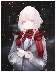  1girl 2em34 blurry blurry_background border breath closed_mouth coat commentary enpera hands_up highres jacket kaf_(kamitsubaki_studio) kamitsubaki_studio long_hair long_sleeves looking_at_viewer multicolored_eyes night outdoors pink_hair scarf smile snowing solo untranslatable_commentary upper_body virtual_youtuber white_border white_hair winter yellow_pupils 