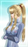  blue_eyes breasts crossed_arms highres large_breasts long_hair metroid ponytail profile samus_aran skin_tight solo yuino_(fancy_party) yuinopartyyou127 zero_suit 