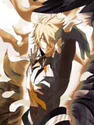  1boy antenna_hair arm_up armor artist_name asymmetrical_wings black_bodysuit blonde_hair bodysuit cracked_skin crazy crazy_eyes crazy_smile fingernails gauntlets hair_between_eyes halo halo_behind_head highres honkai:_star_rail honkai_(series) long_hair_between_eyes looking_at_viewer male_focus pauldrons phainon_(honkai:_star_rail) phainon_(khaslana)_(honkai:_star_rail) sakae_0_0 short_hair shoulder_armor simple_background single_gauntlet single_pauldron smile solo standing teeth waist_cape white_background wide-eyed wings yellow_eyes yellow_halo 