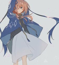  1girl aqua_eyes black_jacket blue_capelet blue_hood blush capelet closed_mouth commentary_request dress grey_background hair_over_one_eye highres hood hooded_capelet jacket kaf_(kamitsubaki_studio) kamitsubaki_studio keiki_(youmkz) long_hair long_sleeves looking_at_viewer pink_hair red_pupils simple_background smile solo virtual_youtuber white_dress yellow_pupils zipper_pull_tab 
