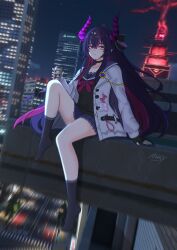  1girl absurdres closed_mouth dragon_girl dragon_horns dragon_tail hair_between_eyes highres horns jacket long_hair long_sleeves looking_at_viewer looking_to_the_side multicolored_hair neverness_to_everness official_alternate_costume open_clothes open_jacket purple_hair red_eyes sailor_collar school_uniform shinku_(nte) shinku_(student_of_terrasea)_(nte) skirt solo streaked_hair tail two-tone_hair user_aewf2582 