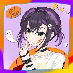  1girl absurdres black_choker black_hair chinese_commentary choker colored_speech_bubble commentary_request crossed_bangs ghost green_eyes grin hair_between_eyes hair_intakes hair_ornament halloween hand_up heart heart_o-ring highres limelight_lemonade_jam looking_at_viewer low_twintails medium_hair mole mole_under_eye multicolored_hair nabari_anju o-ring o-ring_choker purple_background purple_streaks shirt short_twintails sidelocks simple_background skull_hair_ornament sleeves_past_wrists smile solo speech_bubble star_(symbol) streaked_hair t-shirt torn_clothes torn_shirt trick_or_treat twintails upper_body v v_over_mouth white_shirt yxm20040823 