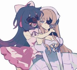  2girls alien_stage bandana black_hair blue_eyes bow brown_hair columbina_(genshin_impact) commentary cosplay dress english_commentary genshin_impact hair_bow headset heart highres hug hug_from_behind long_hair microphone mizi_(alien_stage) mizi_(alien_stage)_(cosplay) mizi_(zombie_stage) multiple_girls open_mouth pink_bow sandrone_(genshin_impact) strapless strapless_dress sua_(alien_stage) sua_(alien_stage)_(cosplay) sua_(zombie_stage) very_long_hair white_background white_bandana white_bow white_dress wompompd zombie_stage 