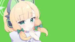  1girl alternate_costume animal_ear_headphones animal_ears blonde_hair blue_archive blunt_bangs blush bow cat_ear_headphones cat_ears coat commentary_request dro_(eveveb_414) fake_animal_ears from_side fur-trimmed_coat fur_trim green_background green_bow green_eyes green_halo hair_bow halo hand_up headphones highres korean_commentary looking_at_viewer medium_hair midori_(blue_archive) parted_bangs scarf sidelocks simple_background smile solo turning_head upper_body white_coat white_scarf winter_clothes 