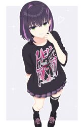  1girl animal_print arm_behind_back asymmetrical_legwear black_hair black_shirt black_shoes black_socks bob_cut border collarbone commentary_request cross-laced_shoes crossed_bangs fang foreshortening full_body green_eyes grey_background grin hair_between_eyes hand_up heart highres kneehighs limelight_lemonade_jam looking_at_viewer medium_hair miniskirt mole mole_under_eye multicolored_hair murasaki_note nabari_anju outline outside_border plaid_clothes plaid_skirt pleated_skirt print_shirt purple_skirt purple_streaks rabbit_print shirt shoes short_sleeves simple_background single_hair_intake single_sock single_thighhigh skirt smile smug sneakers socks solo sparkle standing streaked_hair t-shirt thigh-highs thigh_strap upturned_eyes white_border white_outline zettai_ryouiki 