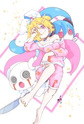 1girl @_@ aimaina alternate_costume arrow_print barefoot blonde_hair bow breasts commentary_request doushite-chan full_body hair_bow hair_ornament hair_over_one_eye hairclip highres holding holding_knife kagamine_rin knife looking_at_viewer pajamas parallel_hairclips pill_hair_ornament pink_eyes pink_pajamas short_hair simple_background slow_motion_(vocaloid) small_breasts vocaloid vorusan_(volver39) white_background white_bow yellow_nails 
