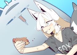  1girl alternate_costume animal_ears black_shirt blue_eyes clothes_writing cocomayo29_(tomato) commentary_request fox_ears fox_girl fox_tail fubuzilla_(shirakami_fubuki) hololive hot_dog korean_commentary long_hair looking_at_viewer shirakami_fubuki shirt solo tail virtual_youtuber white_hair 
