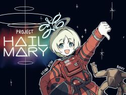  1girl :d ahoge alien black_background blue_archive blue_eyes blue_halo blush character_name commentary copyright_name crossover east-west_crossover green_hair halo helmet holding holding_unworn_helmet korean_commentary long_sleeves looking_at_viewer open_mouth outline project_hail_mary red_suit reynamadrista ring_of_light_(blue_archive) ritsu_(blue_archive) rocky_(project_hail_mary) short_hair smile space spacesuit star_(sky) suit teeth thumbs_down unworn_headwear unworn_helmet upper_body upper_teeth_only white_outline 