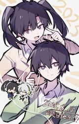  2025 2boys black_hair black_pants blue_jacket bright_pupils brown_eyes chibi chibi_inset chinese_text closed_mouth collared_shirt commentary copyright_name dated double-parted_bangs doui enomoto_takane green_sweater hair_between_eyes headphones highres jacket kagerou_project kokonose_haruka konoha_(kagerou_project) long_sleeves looking_at_another looking_at_viewer mask mask_around_neck mole mole_under_mouth multiple_boys open_mouth pants pointing pointing_at_self red_eyes respirator school_uniform shirt short_hair simple_background simplified_chinese_text sketch sketchbook smile sweater twintails upper_body white_background white_pupils white_shirt yellow_sweater 