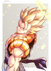  1boy black_vest blonde_hair blue_sash closed_mouth cropped_vest dragon_ball dragon_ball_z gogeta green_eyes grey_background halo highres looking_at_viewer male_focus muscular muscular_male neophyte_illust no_shirt open_clothes open_vest pants sash simple_background smirk solo super_saiyan super_saiyan_1 traditional_halo vest white_pants yellow_halo 