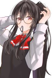  1girl arms_up black_hair black_sweater_vest bow bowtie collared_shirt commentary double-parted_bangs hair_between_eyes hair_tie_in_mouth high_ponytail highres kara_hato33 koto_satsuki long_hair long_sidelocks long_sleeves looking_at_viewer mouth_hold ponytail red_bow red_bowtie red_eyes round_eyewear shirt sidelocks simple_background solo sweater_vest tying_hair untranslatable_commentary upper_body watashi_ga_koibito_ni_nareru_wake_naijan_murimuri! white_background white_shirt 