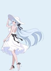  1girl backless_dress backless_outfit bare_back black_bow blue_eyes blush bow braid breasts commentary_request dress edda_(kaimu0930) fate/grand_order fate_(series) full_body grey_hair hair_bow half_up_braid hat high_heels highres large_breasts long_hair long_sleeves looking_at_viewer morgan_le_fay_(fate) ponytail sidelocks simple_background smile solo very_long_hair white_dress white_hair white_hat 