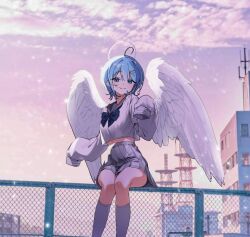  1girl ahoge angel arahashi_tabi blue_bow blue_eyes blue_hair bow chain-link_fence closed_mouth clouds commentary crop_top cropped_shirt dandandanholo evening feathered_wings fence grey_sailor_collar grey_serafuku grey_shirt hair_ornament hairclip halo long_sleeves looking_at_viewer midriff miniskirt on_fence outdoors parallel_hairclips pleated_skirt sailor_collar school_uniform serafuku shirt short_hair sitting skirt sky smile solo stellive traditional_halo virtual_youtuber white_wings wings 
