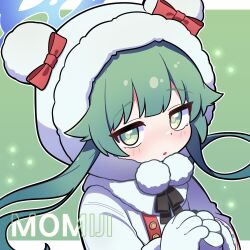  1girl absurdres animal_hood bear_hood blue_archive blue_halo border character_name coat commentary fur-trimmed_coat fur-trimmed_hood fur_trim gloves green_background green_eyes green_hair halo highres hood hood_bow hood_up hooded_coat jorang_(jorang08) korean_commentary letterboxed long_hair long_sleeves looking_at_viewer momiji_(blue_archive) outside_border simple_background solo twintails upper_body white_border white_coat white_gloves winter_clothes 
