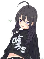 1girl :p ahoge arm_at_side awa_subaru black_hair black_sweater blush closed_mouth clothes_writing commentary_request double-parted_bangs garukura_subaru girls_band_cry hair_over_shoulder highres long_hair long_sleeves looking_at_viewer midriff navel signature simple_background smile solo sweater tongue tongue_out upper_body violet_eyes white_background 