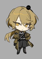  1boy a_certain_sinclair_(project_moon) aged_up animal_on_head arm_behind_back arms_at_sides bird bird_on_head black_bird black_boots black_pants black_vest blonde_hair boots brown_coat brown_sleeves chibi chibi_only closed_mouth coat dirty dirty_clothes expressionless full_body grey_background lace-up_boots limbus_company load-bearing_vest long_hair long_sleeves looking_at_viewer low-tied_long_hair male_focus on_head open_clothes open_coat pants project_moon scar scar_on_cheek scar_on_face sinclair_(project_moon) solo south_ac standing swept_bangs trench_coat tsurime vest yellow_eyes 