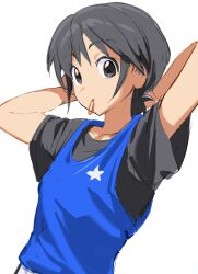  1boy absurdres arms_up black_eyes black_hair black_shirt blue_shirt commentary_request hair_tie hair_tie_in_mouth highres iroirowm korean_commentary looking_at_viewer male_focus mouth_hold ootsu_mari sayonara_lara shirt short_hair short_sleeves simple_background solo star_(symbol) t-shirt tying_hair upper_body white_background 