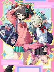 2girls absurdres alternate_costume aria_(human)_(zenless_zone_zero) aria_(robot)_(zenless_zone_zero) aria_(zenless_zone_zero) arm_up asymmetrical_bangs bag black_hair blue_bag blush bow bowtie chest_bow closed_mouth clothes_around_waist colored_inner_hair commentary cowboy_shot earrings english_commentary eyes_visible_through_hair green_bow green_eyes green_hair green_skirt hair_bow hair_ornament hair_over_one_eye hairclip highres jacket jacket_around_waist jewelry leg_up leg_warmers looking_at_viewer multicolored_hair multiple_girls musical_note_earrings nangong_yu one_eye_closed open_mouth pink_hair pink_jacket pleated_skirt red_bow red_bowtie red_eyes red_sweater shirt shoulder_bag skirt smile standing standing_on_one_leg striped_leg_warmers sunna_(zenless_zone_zero) sweater twintails two-tone_leg_warmers ui_gray v v_over_eye wavy_mouth white_shirt wings zenless_zone_zero 