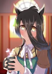  1girl ahoge animal_ears apron black_hair coffee_mug commentary_request cup ear_tag earrings green_apron hair_between_eyes highres holding holding_cup horse_ears horse_girl jewelry layered_sleeves long_hair long_hair_between_eyes long_sleeves manhattan_cafe_(it's_on_the_house)_(umamusume) manhattan_cafe_(umamusume) mug multicolored_hair ponytail shirt short-sleeved_sweater short_over_long_sleeves short_sleeves single_earring smile solo steam steaming_cup sweater umamusume umayonyosi white_hair white_shirt yellow_eyes yellow_sweater 