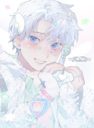  1boy alternate_costume angel_wings ben-day_dots blue_eyes blush character_name charm_(object) collared_shirt commentary_request fingerless_gloves frilled_shirt_collar frills fur_gloves gloves green_shirt grin hair_ornament hair_tie hairclip handheld_game_console heart heart6_6station heart_hands highres hood hooded_jacket jacket kagurabachi looking_at_viewer male_focus nail_polish open_clothes open_jacket pearl_ring polka_dot sazanami_hakuri screentones shirt short_hair smile solo star_(symbol) sticker sticker_on_face striped_clothes striped_shirt upper_body white_gloves white_hair white_jacket wing_hair_ornament wings wrist_belt 