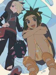  2boys :d alternate_skin_color bag black_hoodie black_pants black_shirt blonde_hair blue_umbrella commentary dark-skinned_male dark_skin fanny_pack fua1heyvot4ifsr full_body gladion_(pokemon) green_eyes green_hair grey_eyes hau_(pokemon) highres holding holding_umbrella hood hood_up hoodie lightened_skin looking_at_reflection looking_at_viewer male_focus multiple_boys open_mouth orange_sandals pants pokemon pokemon_(creature) pokemon_sun_and_moon ponytail puddle pyukumuku red_bag red_shoes sandals sea_cucumber shirt shoes short_ponytail short_sleeves shorts simple_background smile squatting sweatdrop torn_clothes torn_pants umbrella untranslatable_commentary white_background yellow_shorts 
